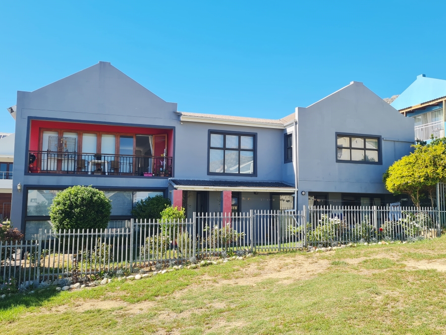4 Bedroom Property for Sale in Mountainside Western Cape